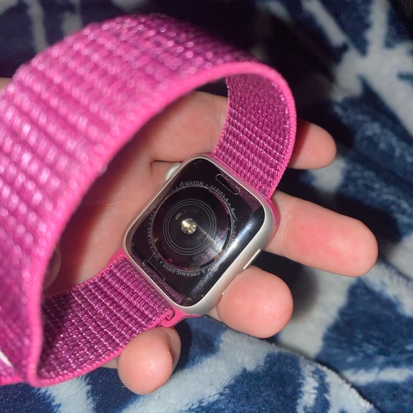 Nike Apple Watch Series 4 - Picture 2 of 2